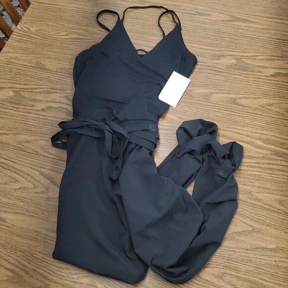 BNWT Fabletics Parker Jumpsuit- Sz Medium - Picture 1 of 11